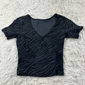 Lululemon Nulu Cropped Slim Yoga Short Sleeve Le Tigre Camo Deep Coal Multi